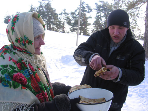 На  Масленіцу сенненцы будзілі мядзведзя.