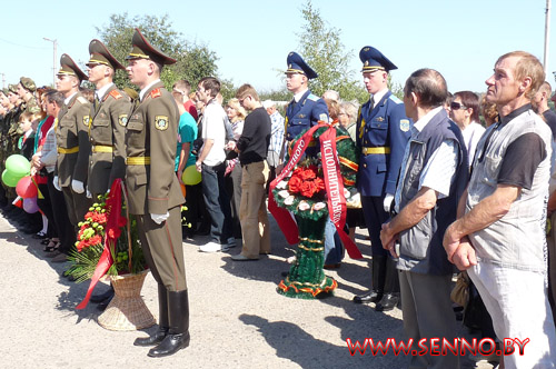 У СЯННО АДКРЫЛІ ПОМНІК САЛДАТАМ БУЙНЕЙШАЙ ТАНКАВАЙ БІТВЫ.