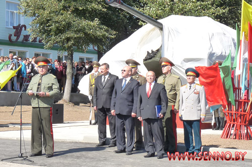 У СЯННО АДКРЫЛІ ПОМНІК САЛДАТАМ БУЙНЕЙШАЙ ТАНКАВАЙ БІТВЫ.