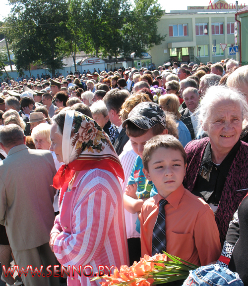 У СЯННО АДКРЫЛІ ПОМНІК САЛДАТАМ БУЙНЕЙШАЙ ТАНКАВАЙ БІТВЫ.