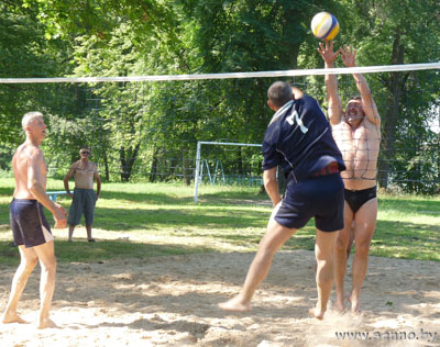 Каліфарнійская забава прыжылася на сенненскім пясочку