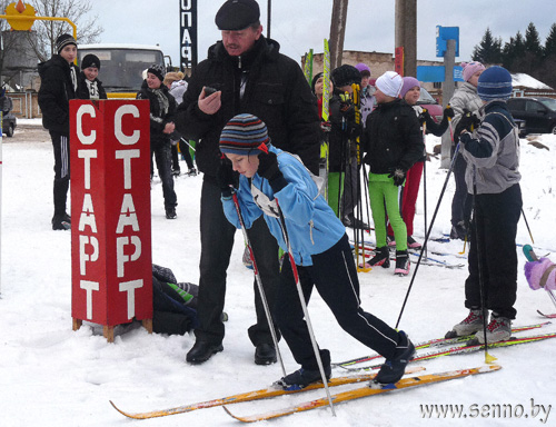 У парку 40-годдзя Перамогі ў Сянно прайшла традыцыйная навагодняя лыжная гонка
