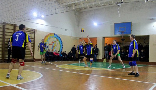 Фотоотчёт с очередных игр чемпионата района по волейболу