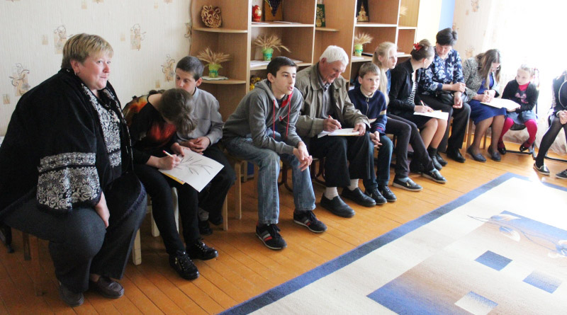 В социально-педагогическом центре г. Сенно прошло заседение клуба приёмных семей (фото)