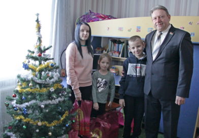 Анатолий Анюховский, член Совета Республики Национального собрания Республики Беларусь, посетил Сенно. Анатолий Анюховский, член Совета Республики Национального собрания Республики Беларусь, посетил Сенно.