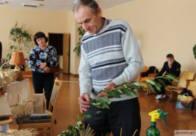 В Ходцевском СДК мастер-класс по лозоплетению провёл Сергей Грунтов В Ходцевском СДК мастер-класс по лозоплетению провёл Сергей Грунтов
