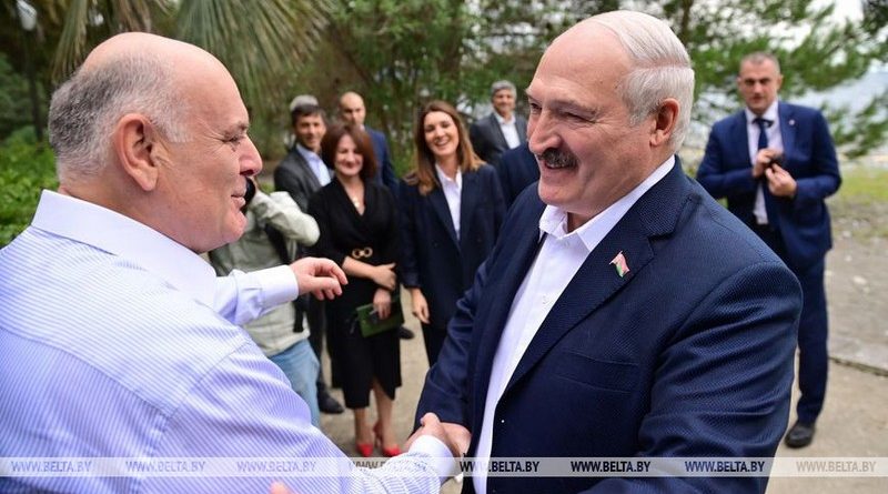 Лукашенко посетил исторические места северо-восточного побережья Черного моря и встретился с Асланом Бжания