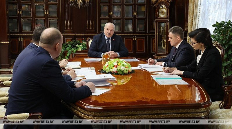«Государство для народа, ну так народ надо лечить!» Лукашенко доклад Пиневича разбавил большой ложкой дегтя