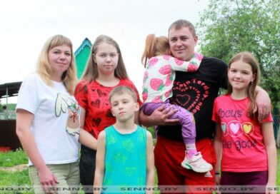 Семья — крепкий фундамент, на котором строятся ценности и убеждения, источник поддержки и вдохновения, уверены супруги Сергей Колмогорцев и Валерия Василенок из аг.Богданово