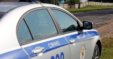 Сотрудники ОГАИ Сенненского РОВД проверяют маршрутные микроавтобусы