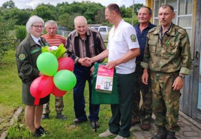 Ветеран труда Богушевского лесхоза Валентин Дружина принимал поздравления с 80-летним юбилеем