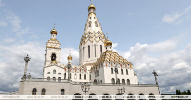 Православные верующие празднуют Преображение Господне