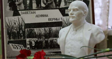 Поздравление с Днем Октябрьской революции от руководства Сенненского района Поздравление с Днем Октябрьской революции от руководства Сенненского района