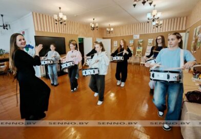 Более 10 лет свое творчество дарит ансамбль барабанщиц «Феерия» Сенненского РЦДиМ