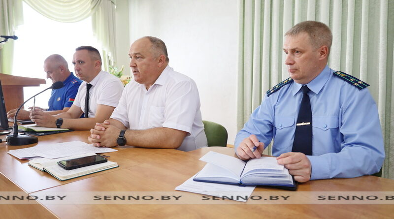 В Сенненском райисполкоме прошло плановое заседание районной комиссии, контролирующей выполнение требований Директивы Президента Республики Беларусь от 11 марта 2004 года №1 В Сенненском райисполкоме прошло плановое заседание районной комиссии, контролирующей выполнение требований Директивы Президента Республики Беларусь от 11 марта 2004 года №1