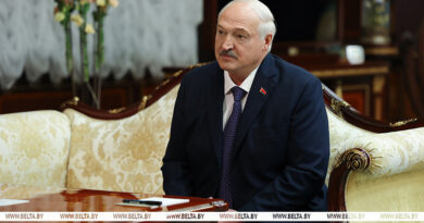 Лукашенко — Мантурову: Беларусь считает за честь сотрудничать с Россией Лукашенко — Мантурову: Беларусь считает за честь сотрудничать с Россией