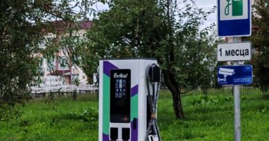 В Сенно появилась электрозарядная станция «Evika!»