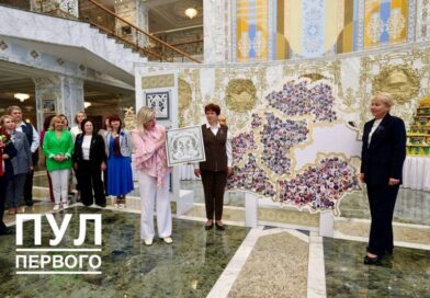 Делегация БСЖ из Витебской области посетила с экскурсией Дворец Независимости Делегация БСЖ из Витебской области посетила с экскурсией Дворец Независимости