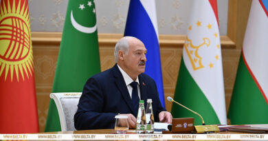 Лукашенко призвал к серьезным шагам в СНГ по укреплению единства, прежде всего в экономике Лукашенко призвал к серьезным шагам в СНГ по укреплению единства, прежде всего в экономике